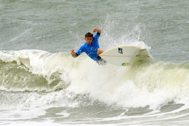 Kim Matheus, Rip Curl Guarujá Open 2017, praia das Astúrias. Foto: Silvia Winik.