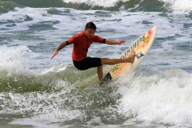 Kim Matheus, Rip Curl Guarujá Open 2017, praia das Astúrias. Foto: Silvia Winik.