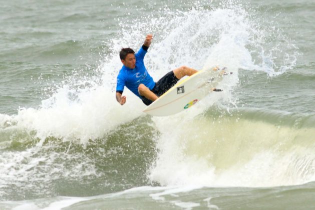 Kim Matheus, Rip Curl Guarujá Open 2017, praia das Astúrias. Foto: Silvia Winik.