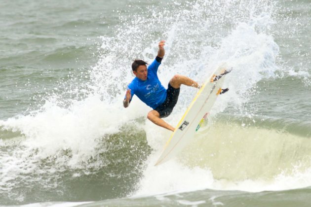 Kim Matheus, Rip Curl Guarujá Open 2017, praia das Astúrias. Foto: Silvia Winik.