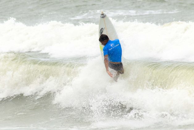 Lincon Alves, Rip Curl Guarujá Open 2017, praia das Astúrias. Foto: Silvia Winik.