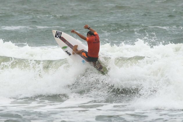 Luan Hanada, Rip Curl Guarujá Open 2017, praia das Astúrias. Foto: Silvia Winik.