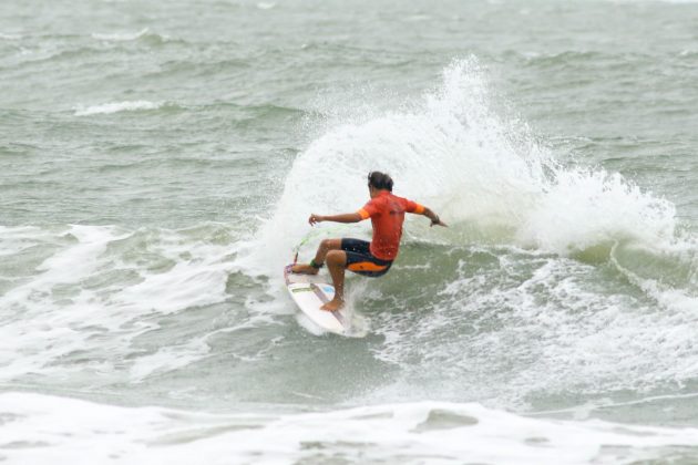 Luan Hanada, Rip Curl Guarujá Open 2017, praia das Astúrias. Foto: Silvia Winik.