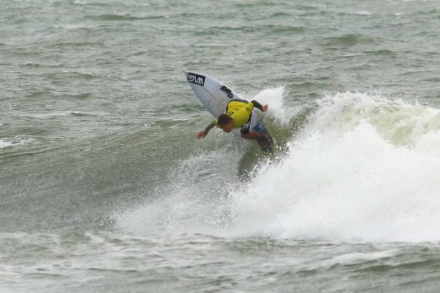 Mateus Lima, Rip Curl Guarujá Open 2017, praia das Astúrias. Foto: Silvia Winik.