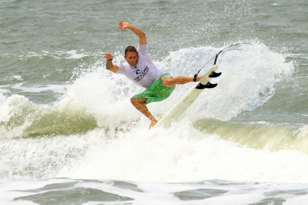 Nathan Brandi, Rip Curl Guarujá Open 2017, praia das Astúrias. Foto: Silvia Winik.