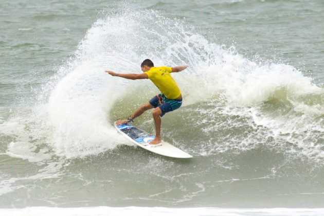 Rafael Portela, Rip Curl Guarujá Open 2017, praia das Astúrias. Foto: Silvia Winik.