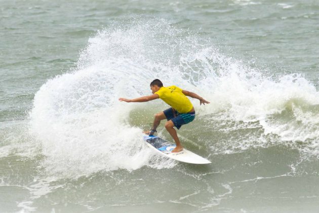 Rafael Portela, Rip Curl Guarujá Open 2017, praia das Astúrias. Foto: Silvia Winik.