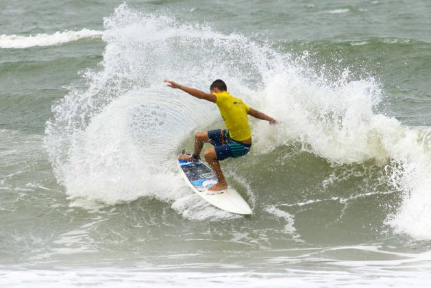 Rafael Portela, Rip Curl Guarujá Open 2017, praia das Astúrias. Foto: Silvia Winik.