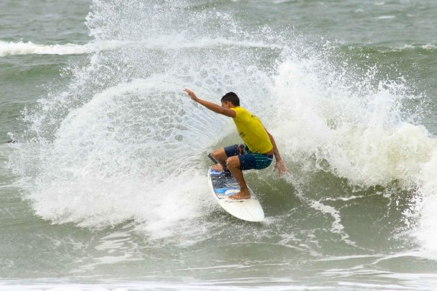 Rafael Portela, Rip Curl Guarujá Open 2017, praia das Astúrias. Foto: Silvia Winik.