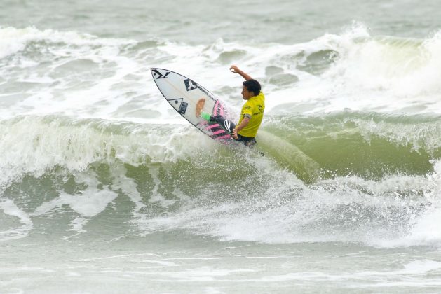 Renan Hanada, Rip Curl Guarujá Open 2017, praia das Astúrias. Foto: Silvia Winik.