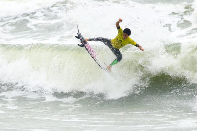 Renan Hanada, Rip Curl Guarujá Open 2017, praia das Astúrias. Foto: Silvia Winik.