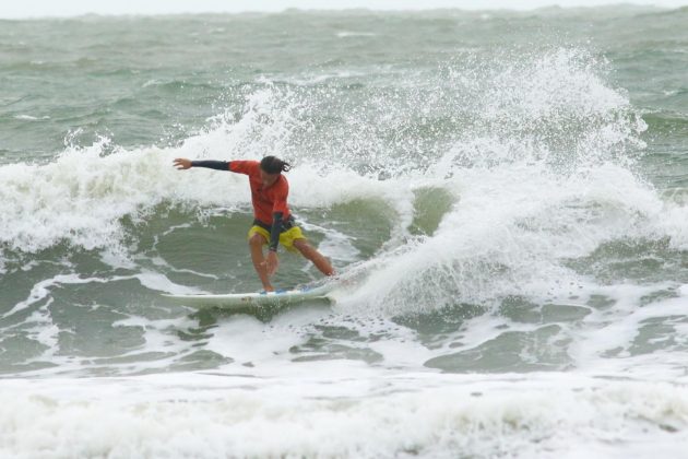 Tarcisio Souza, Rip Curl Guarujá Open 2017, praia das Astúrias. Foto: Silvia Winik.