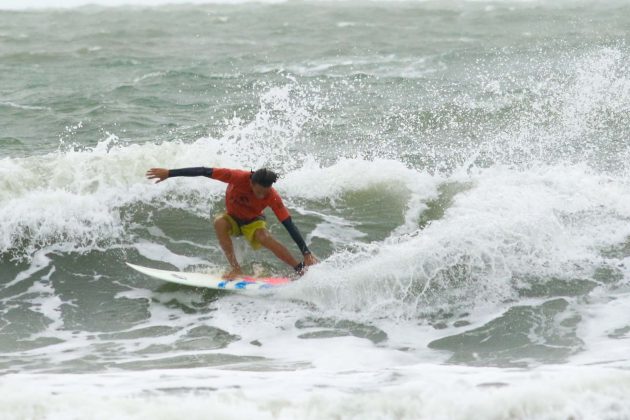 Tarcisio Souza, Rip Curl Guarujá Open 2017, praia das Astúrias. Foto: Silvia Winik.