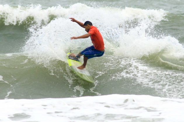 Valdemir Nego Vaz, Rip Curl Guarujá Open 2017, praia das Astúrias. Foto: Silvia Winik.