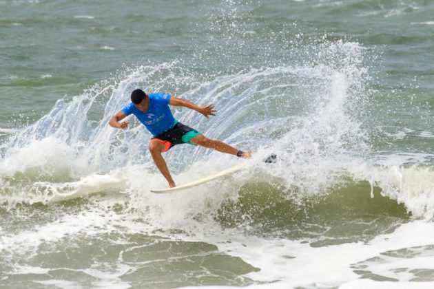 Welton Santos, Rip Curl Guarujá Open 2017, praia das Astúrias. Foto: Silvia Winik.