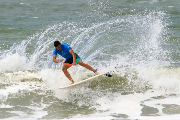 Welton Santos, Rip Curl Guarujá Open 2017, praia das Astúrias. Foto: Silvia Winik.