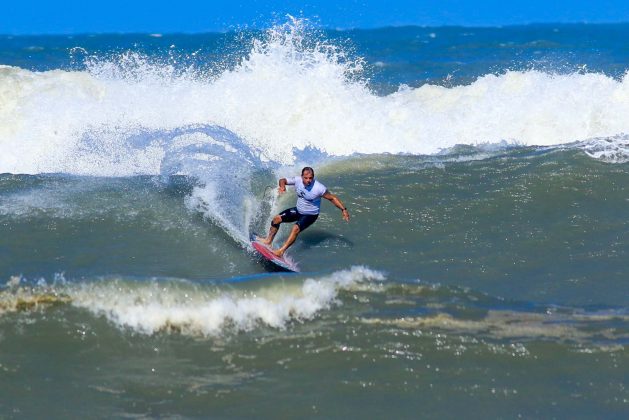 Amaro Matos, Rip Curl Guarujá Open 2017, praia das Astúrias. Foto: Silvia Winik.