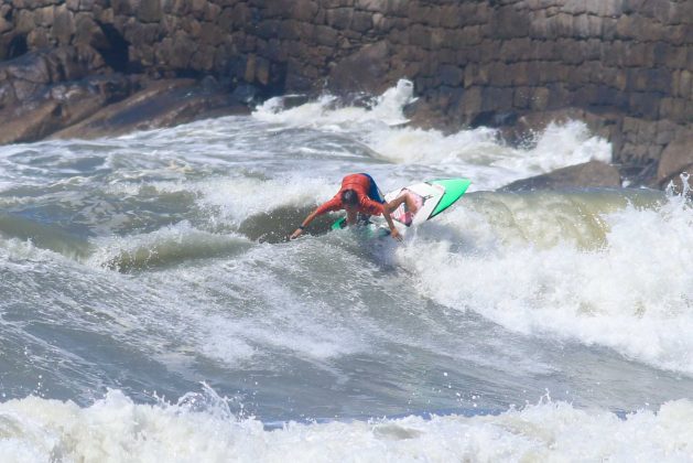 Everton Freitas, Rip Curl Guarujá Open 2017, praia das Astúrias. Foto: Silvia Winik.