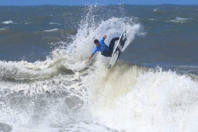 Icaro Rodrigues, Rip Curl Guarujá Open 2017, praia das Astúrias. Foto: Silvia Winik.