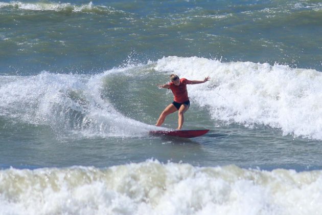 Louise Frumento, Rip Curl Guarujá Open 2017, praia das Astúrias. Foto: Silvia Winik.