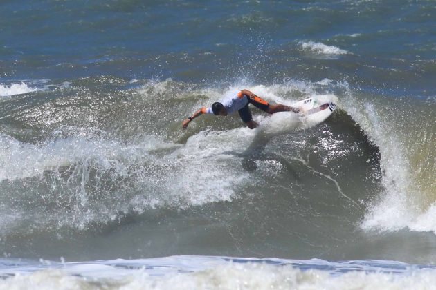 Luan Hanada, Rip Curl Guarujá Open 2017, praia das Astúrias. Foto: Silvia Winik.