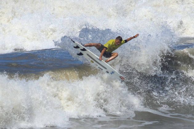 Eduardo Barrionuevo, Rip Curl Guarujá Open 2017, praia das Astúrias (SP). Foto: Silvia Winik.