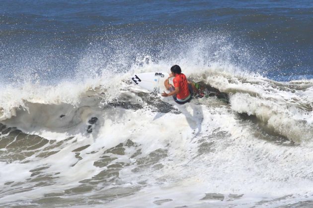 Eduardo Motta, Rip Curl Guarujá Open 2017, praia das Astúrias (SP). Foto: Silvia Winik.