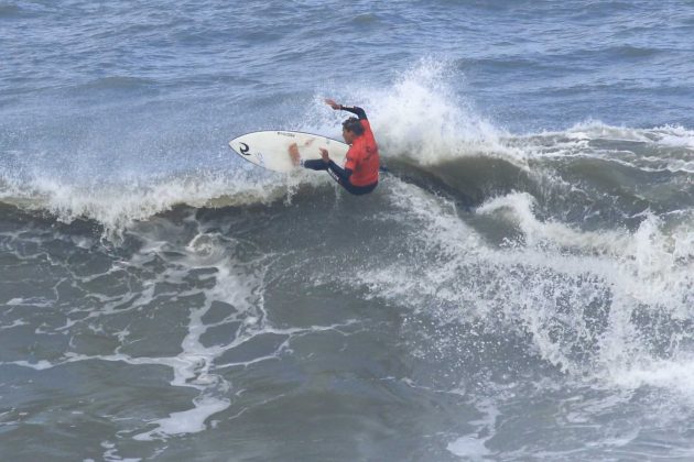 Giovani Pontes, Rip Curl Guarujá Open 2017, praia das Astúrias (SP). Foto: Silvia Winik.