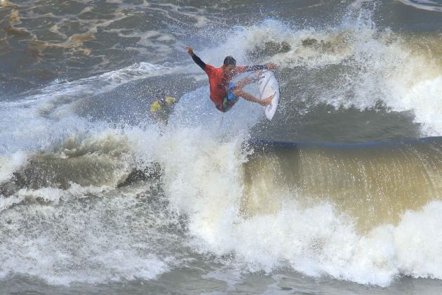 Guilherme Silva, Rip Curl Guarujá Open 2017, praia das Astúrias (SP). Foto: Silvia Winik.