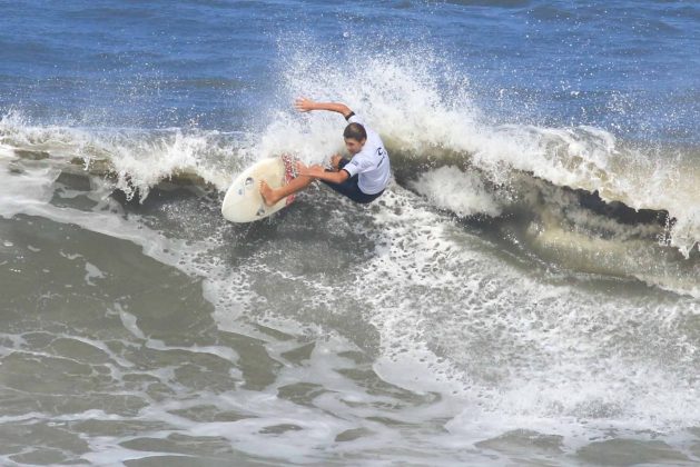 Gustavo Giovanardi, Rip Curl Guarujá Open 2017, praia das Astúrias (SP). Foto: Silvia Winik.