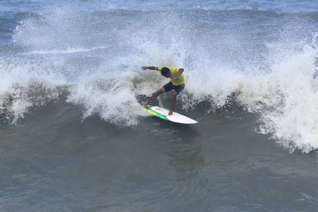 Gustavo Ribeiro, Rip Curl Guarujá Open 2017, praia das Astúrias (SP). Foto: Silvia Winik.