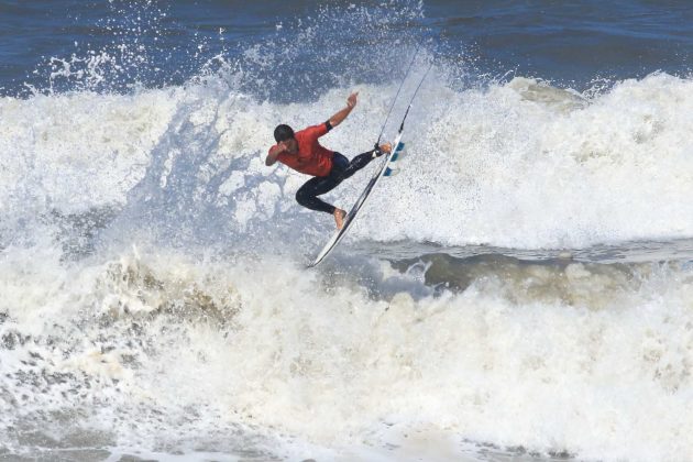 Ícaro Rodrigues, Rip Curl Guarujá Open 2017, praia das Astúrias (SP). Foto: Silvia Winik.