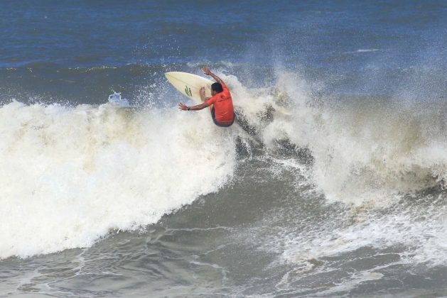 Kias de Souza, Rip Curl Guarujá Open 2017, praia das Astúrias (SP). Foto: Silvia Winik.