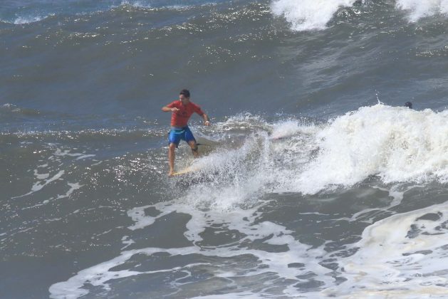 Leco Salazar, Rip Curl Guarujá Open 2017, praia das Astúrias (SP). Foto: Silvia Winik.