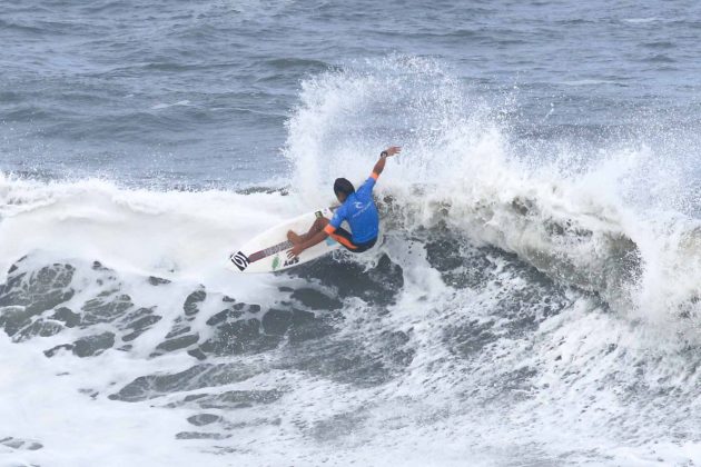 Luan Hanada, Rip Curl Guarujá Open 2017, praia das Astúrias (SP). Foto: Silvia Winik.