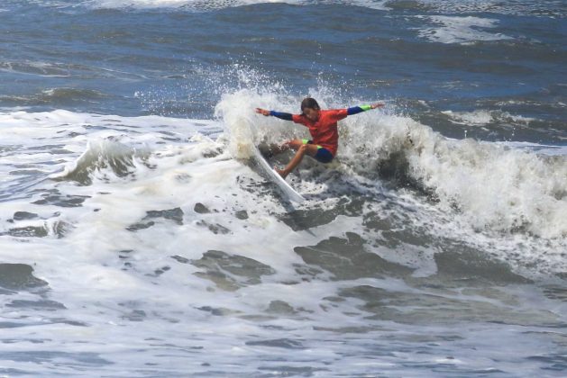 Lucas Casemiro, Rip Curl Guarujá Open 2017, praia das Astúrias (SP). Foto: Silvia Winik.