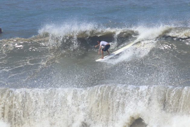 Marcelinho do Tombo, Rip Curl Guarujá Open 2017, praia das Astúrias (SP). Foto: Silvia Winik.