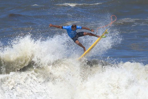 Marcio Pitcho, Rip Curl Guarujá Open 2017, praia das Astúrias (SP). Foto: Silvia Winik.