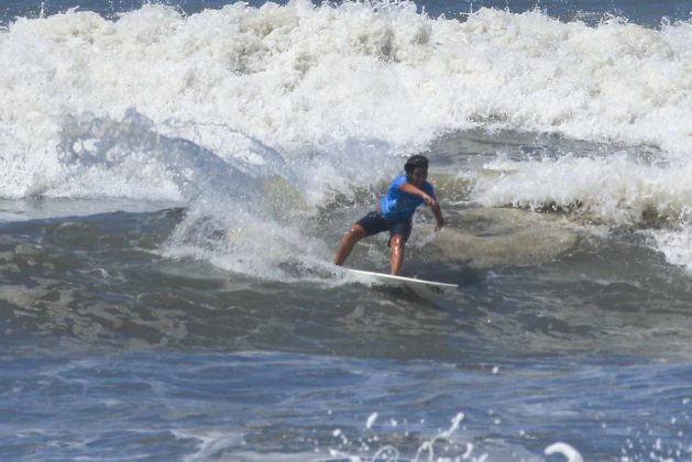 Roberto Alves, Rip Curl Guarujá Open 2017, praia das Astúrias (SP). Foto: Silvia Winik.