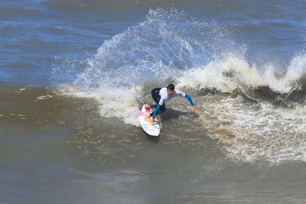 Vinicius Parra, Rip Curl Guarujá Open 2017, praia das Astúrias (SP). Foto: Silvia Winik.