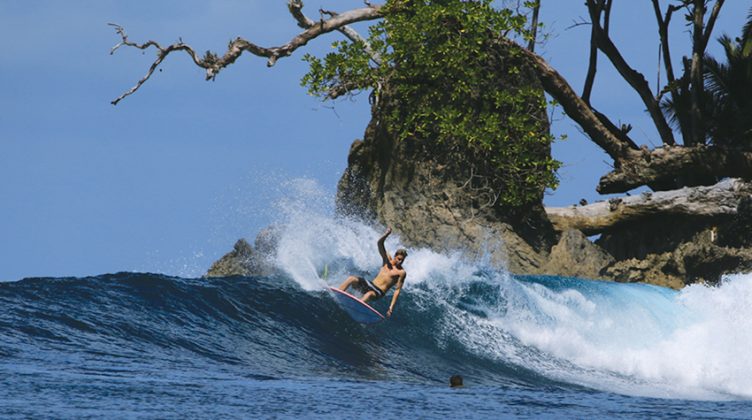 Mentawai, Indonésia. Foto: Jordan Heuer.