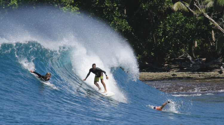 Mentawai, Indonésia. Foto: Jordan Heuer.