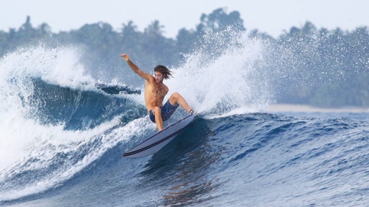 Mentawai, Indonésia. Foto: Jordan Heuer.