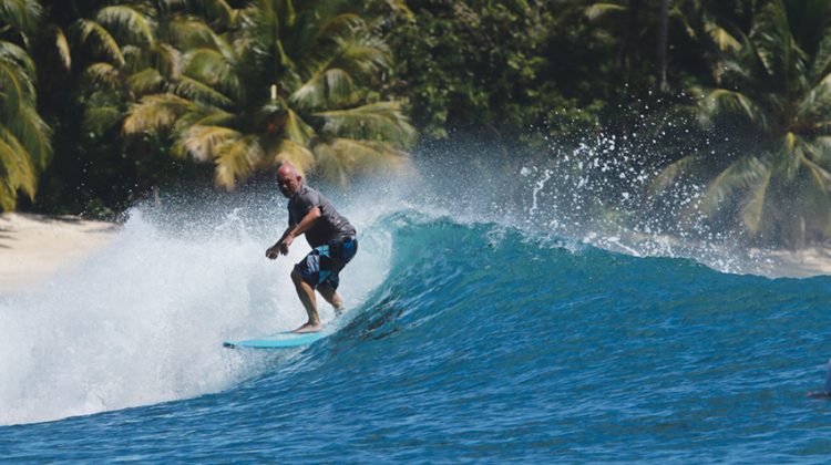 Mentawai, Indonésia. Foto: Jordan Heuer.