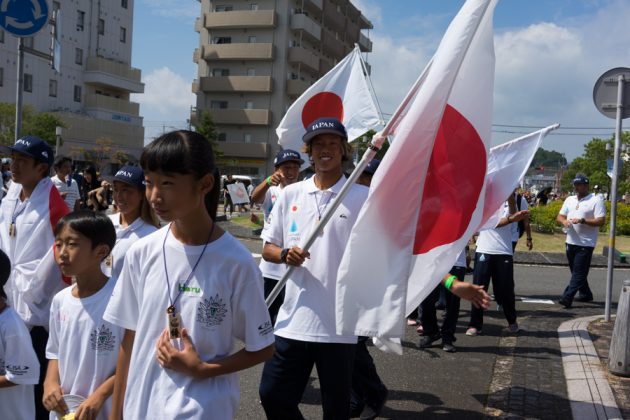 Cerimônia de abertura do Vissla ISA World Junior 2017, Okuragahama Beach, Hyuga, Japão. Foto: ISA / Sean Evans .