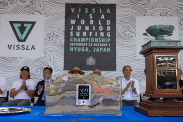 Cerimônia de abertura do Vissla ISA World Junior 2017, Okuragahama Beach, Hyuga, Japão. Foto: ISA / Sean Evans .