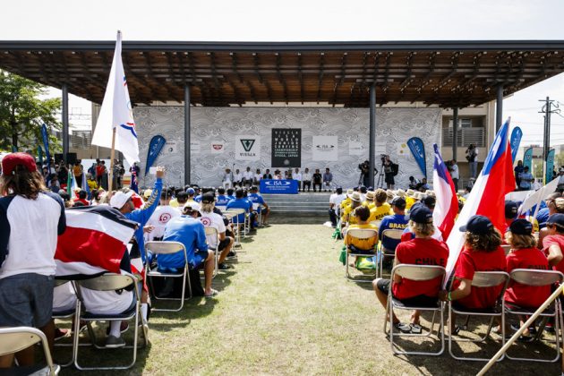 Cerimônia de abertura do Vissla ISA World Junior 2017, Okuragahama Beach, Hyuga, Japão. Foto: ISA / Reed.