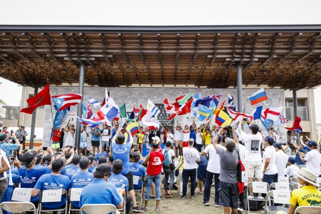 Cerimônia de abertura do Vissla ISA World Junior 2017, Okuragahama Beach, Hyuga, Japão. Foto: ISA / Reed.