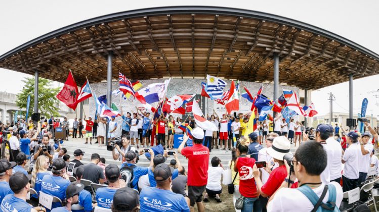 Cerimônia de abertura do Vissla ISA World Junior 2017, Okuragahama Beach, Hyuga, Japão. Foto: ISA / Reed.