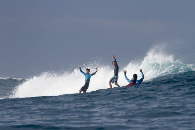 Luan, Renan e Glauber Hanada, Mentawai, Indonésia. Foto: Gil Hanada.